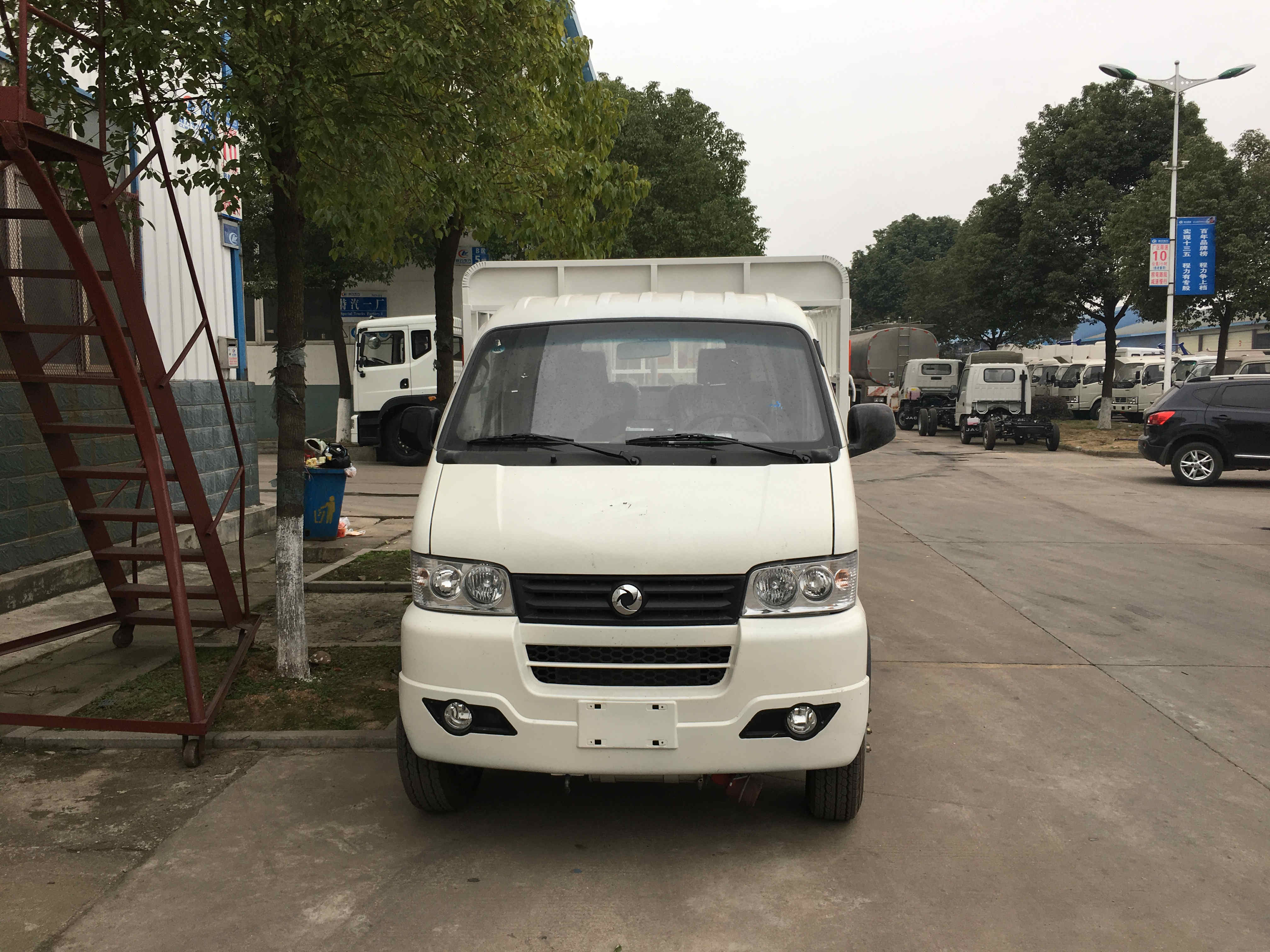 東風(fēng)俊風(fēng)3.3米（藍牌）氣瓶車