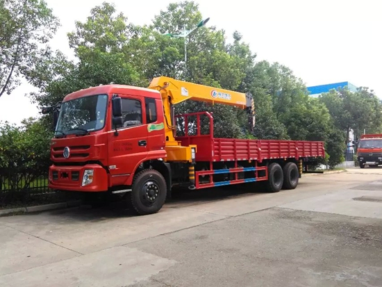 東風(fēng)特商后雙橋隨車吊