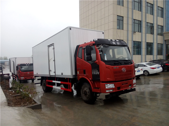 解放J6L 6.8米冷藏車