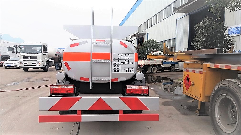 2.22方東風(fēng)小多利卡加油車