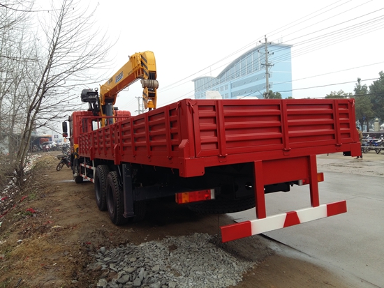 東風(fēng)新款后雙橋隨車(chē)吊