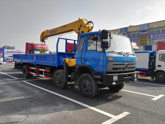 東風(fēng)153小三軸隨車吊