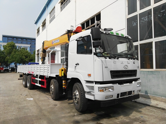 華凌前四后八隨車(chē)吊
