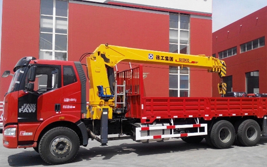 解放J6后雙橋隨車吊