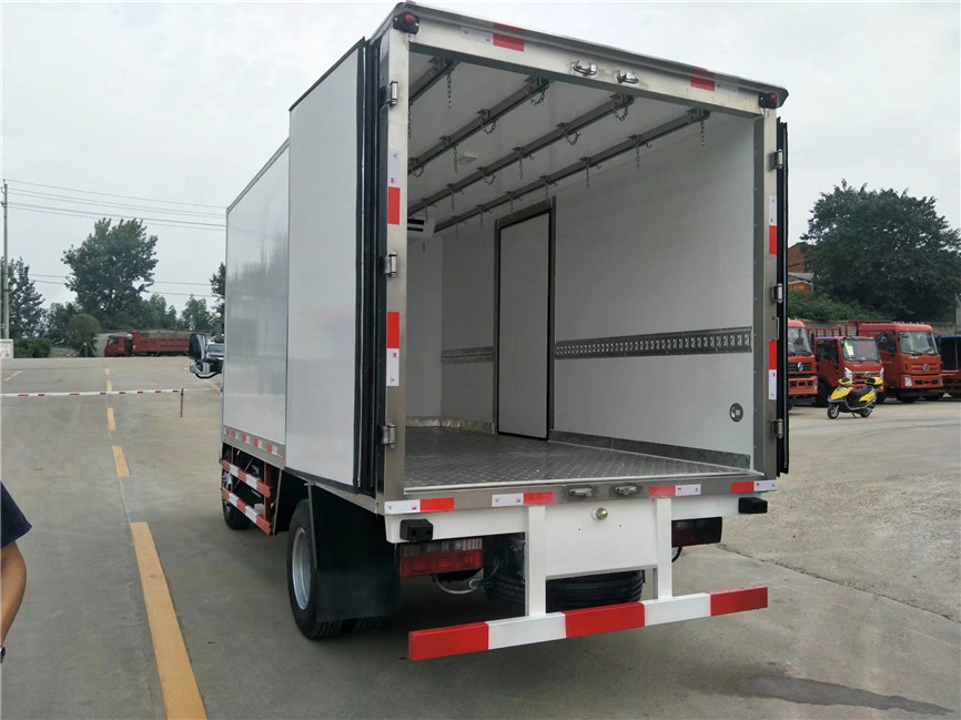東風(fēng)多利卡 4.2米冷藏車