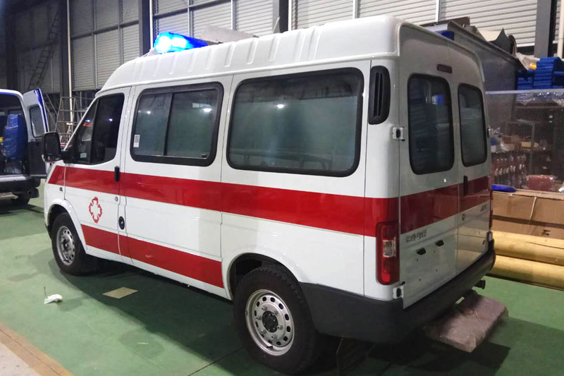  特順短軸柴油救護車