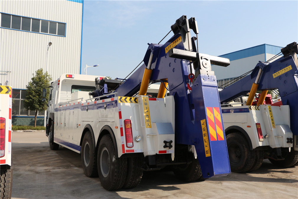 重汽后八輪一拖一清障車