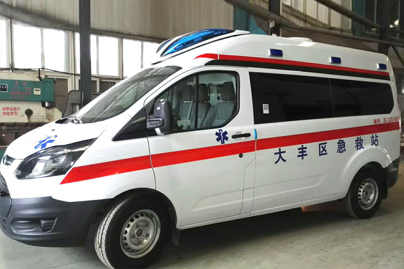  新全順中軸柴油救護(hù)車