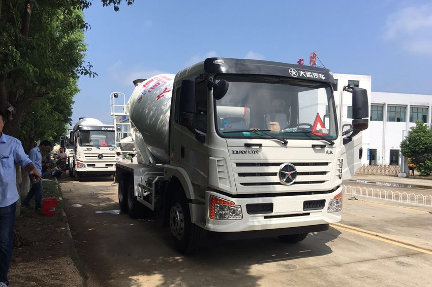 大運(yùn)10方攪拌車(chē)