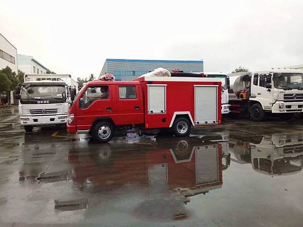 福田時(shí)代2.5噸水罐消防車(chē)