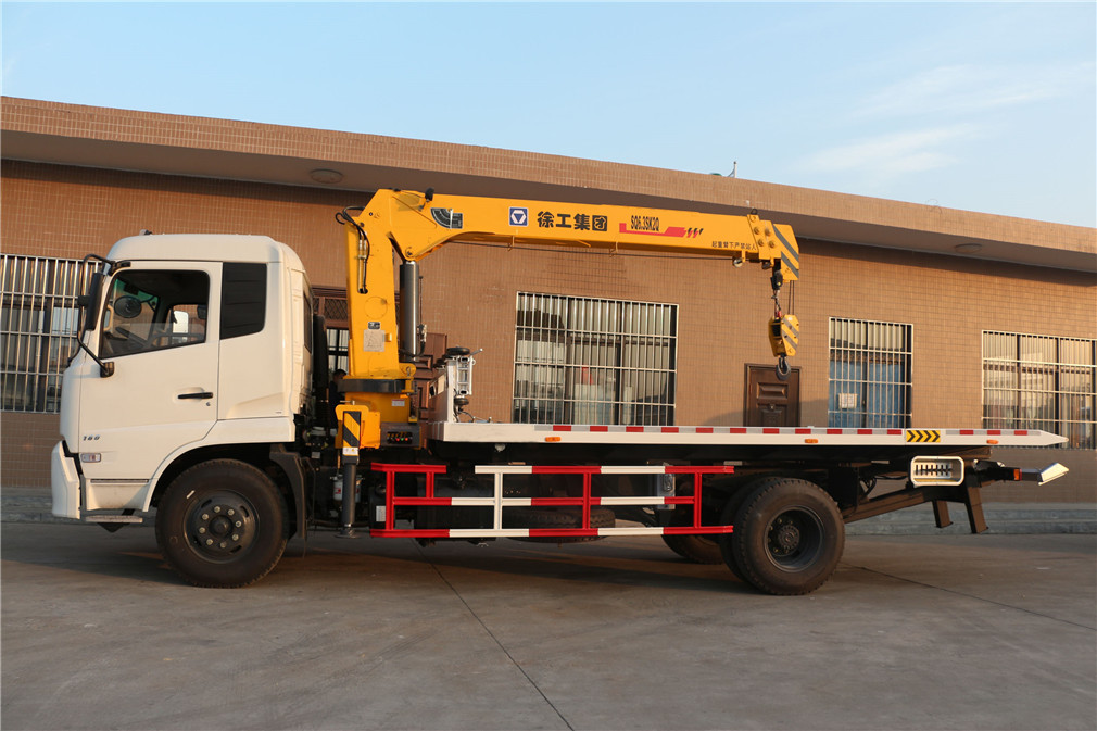 東風(fēng)天錦平板帶吊清障車(chē)