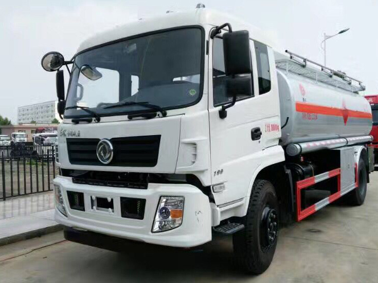  東風(fēng)12.5方運(yùn)油車(chē)