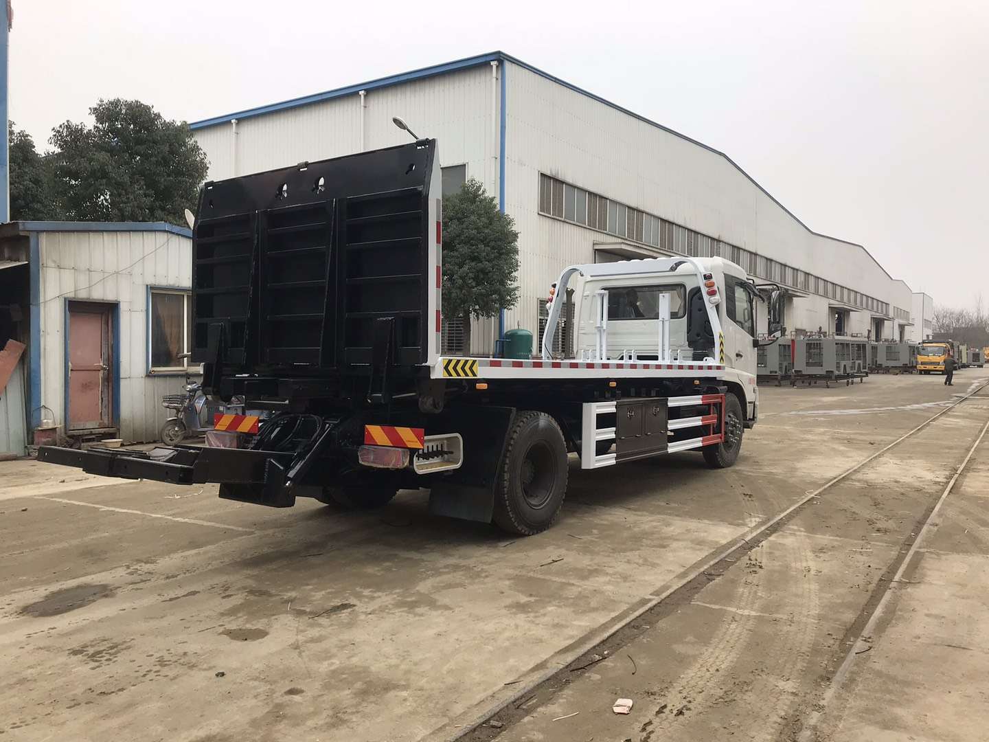 東風(fēng)天錦一拖二清障異型（報(bào)廢車廠專用）