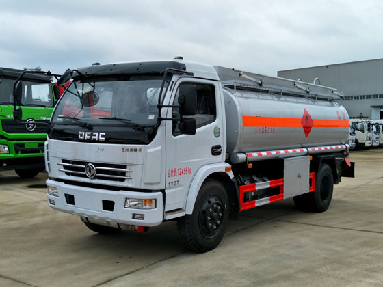 東風(fēng)8.6方加油車(chē)