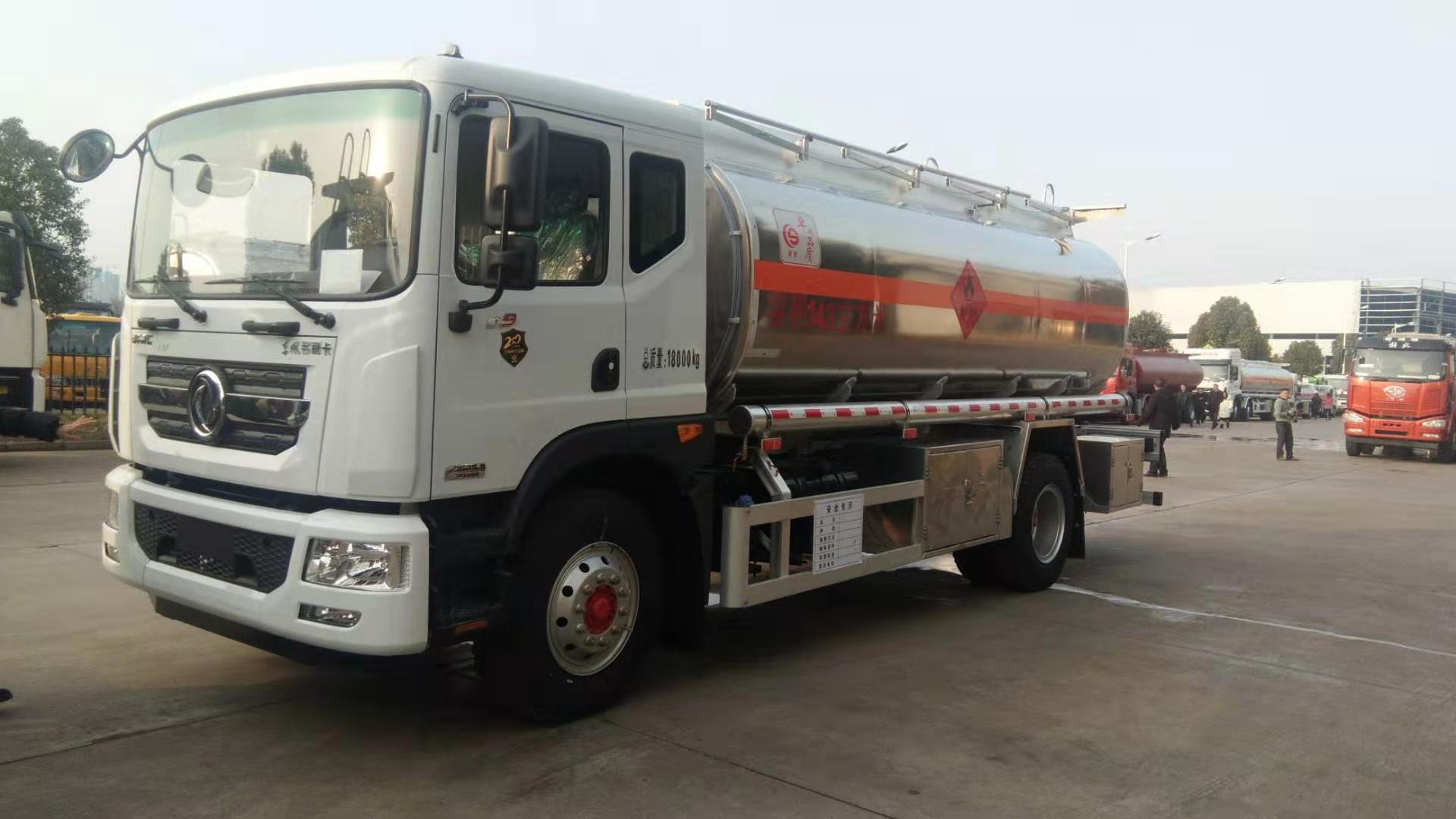 東風(fēng)D914.3方鋁合金運(yùn)油車(chē)