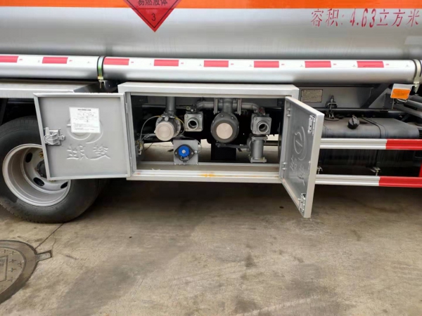 東風(fēng)4.63方運(yùn)油車