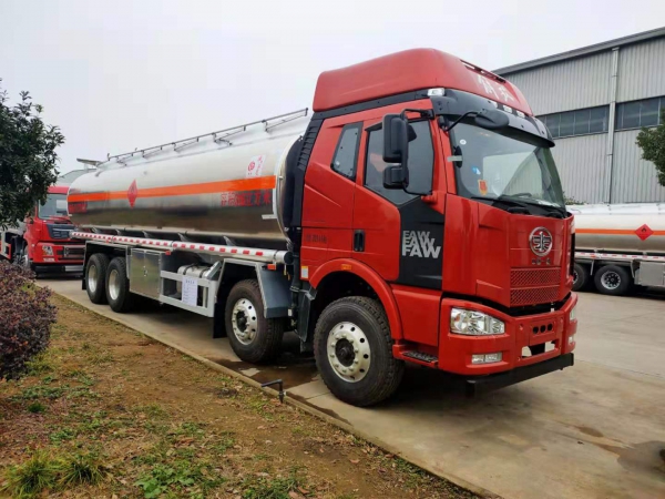 解放31.6前四后八運(yùn)油車