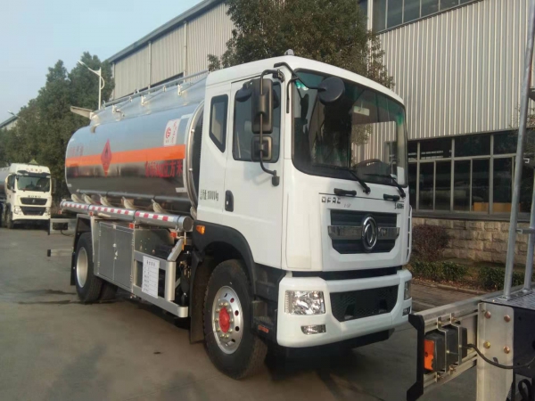 東風(fēng)D914.3方鋁合金運(yùn)油車