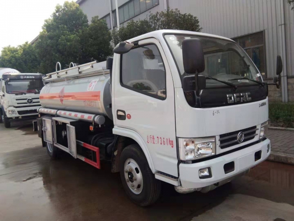  東風(fēng)4.35噸小型加油車