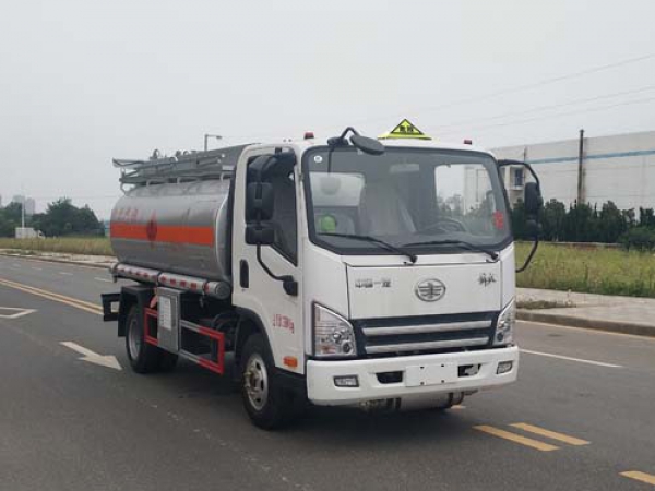 解放虎威5噸加油車