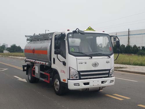 解放虎威5噸加油車