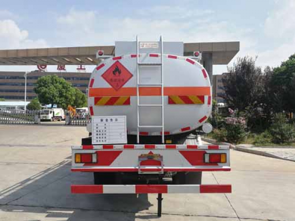 柳汽乘龍12噸運(yùn)油車