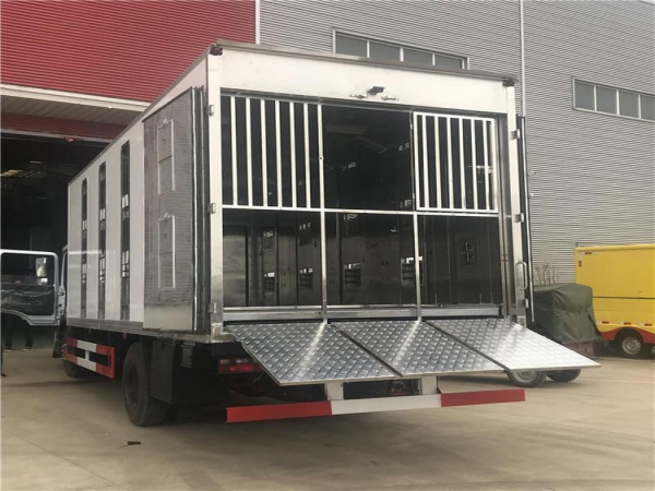 東風天錦7.6米畜禽車