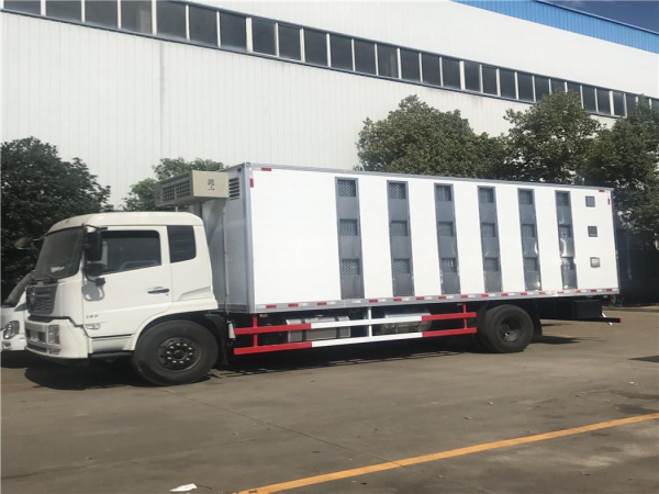 東風天錦7.6米畜禽車