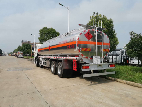 東風(fēng)天龍前四后八鋁合金運(yùn)油車