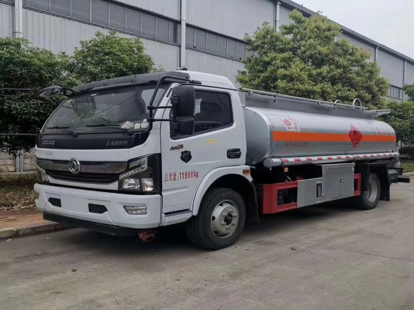   東風(fēng)國(guó)六8噸加油車