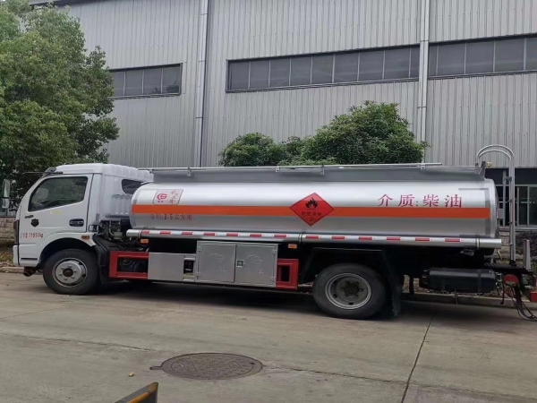   東風(fēng)國(guó)六8噸加油車
