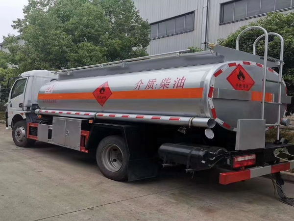   東風(fēng)國(guó)六8噸加油車