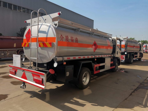 解放虎威8噸加油車