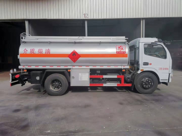 東風(fēng)多利卡5噸加油車
