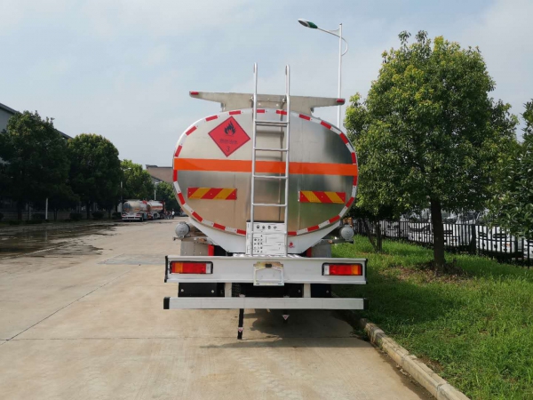 東風(fēng)天龍前四后八鋁合金運(yùn)油車