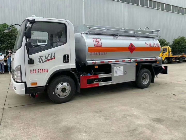 解放虎威5噸加油車