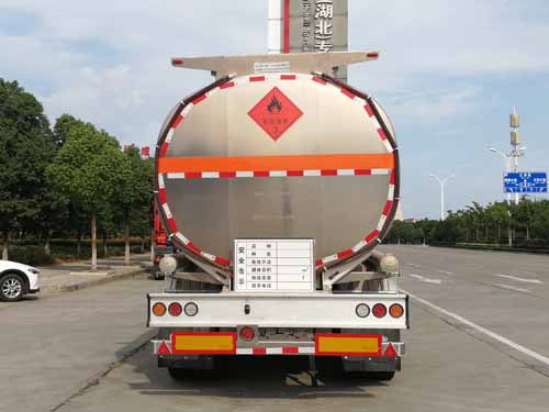 楚勝牌CSC9352GYYLE型鋁合金運油半掛車
