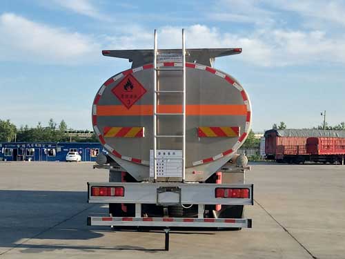 重汽汕德卡鋁合金運(yùn)油車